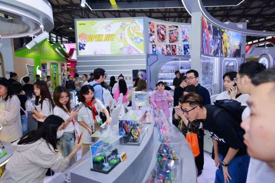 卡游亮相2025上海玩具展:新 IP、新品類、TCG 多重亮點引領文創潮流